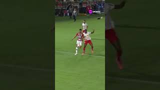 O SÃO PAULO PEDIU PÊNALTI! LUCAS RAMON FOI PRO CHÃO NA CHEGADA DO ZAGUEIRO DO BRAGANTINO #shorts