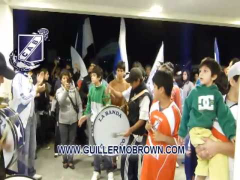 "RECIBIMIENTO A GUILLERMO BROWN Y CARAVANA 28/05/12" Barra: La Banda Del Sandia &bull; Club: Guillermo Brown
