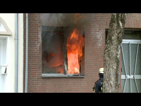 Flammen schlagen aus Fenster | Zimmervollbrand in Uerdingen | 27.09.2021