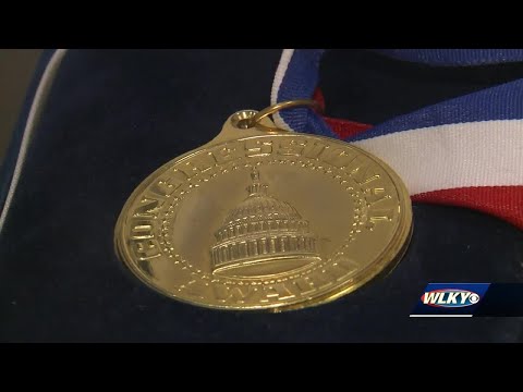 2 Louisville youths receiving Congressional Award gold medal