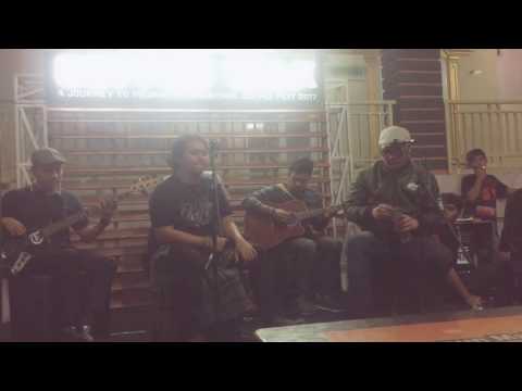 Liberty Gong - Berlalu (Live acoustic version at Coffee Talk)