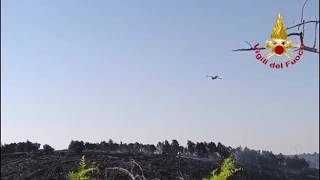 Incendio a Minervino Murge, le fiamme si riattivano. Paura in paese