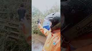 Dampak angin puting beliung dan hujan es serta evakuasi