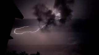 Rain Sleep sounds rain and thunder.