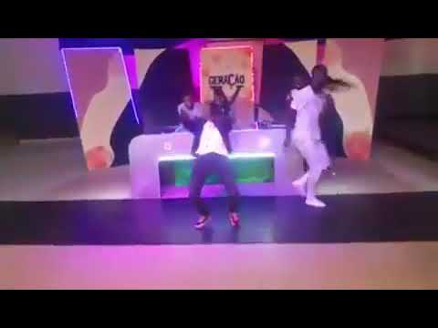 Os pilukas a mostrarem para os fãs de onde eles, coeçaram