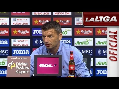 Rueda de Prensa de Djukic tras el Valencia CF (1-2) Real Sociedad - HD