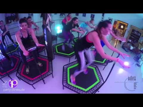 Jumping® FITNESS Kat DeLuna Ft. Fatman Scoop - Drop It Low