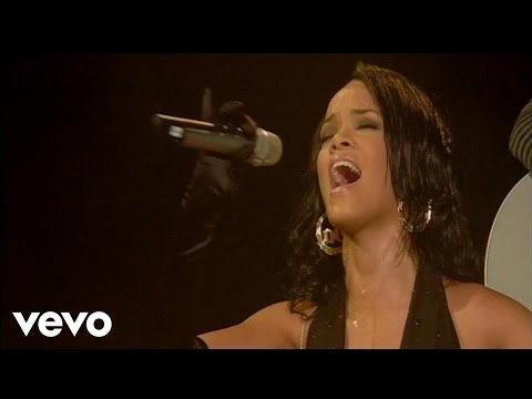 Rihanna - Hate That I Love You (Live at The Bell Center, Montreal)