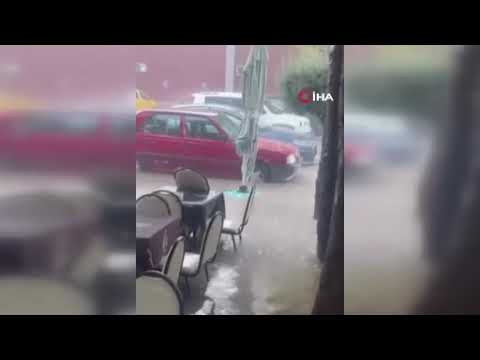 Karacabey’de şiddetli yağmur yolları göle çevirdi