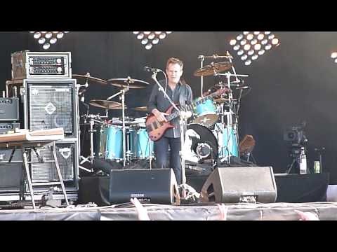 Thumbnail for Download Festival 2010 - Them Crooked Vultures - Live - HD by Them Crooked Vultures