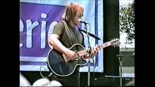 Warren Zevon - Don&#39;t Let Us Get Sick (live acoustic)