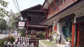 preview picture of video 'Medio De Pai Hotel, (Rangsiyanon Rd), 227 M.4, Viangtai, Pai, Mae Hong Son, Thailand. April 2014'