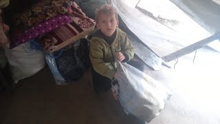 هناغزة أختكم ام وديع رغم  كل الظروف صعبة صامدة في خيمة اهلي ربنا يشفيه جوزي 🤲🤲