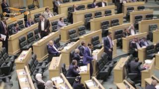 النائب نبيل الشيشاني يرفع الآذان تحت القبة ردا على قرار اسرائيل بمنع الاذان