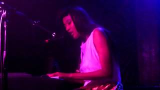 VV Brown - Traveling Like The Light (The Troubadour, Los Angeles CA 5/12/10)