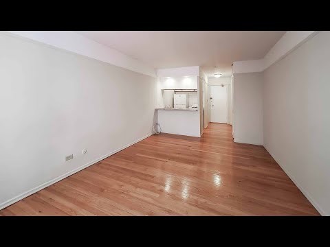 A Lakeview East studio on a pretty, tree-lined street A Lakeview East studio on a pretty, tree-lined street