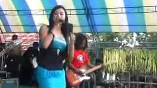 Download lagu Dangdut-Empat mata.flv mp3