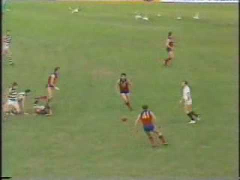 1983 Round 7 : Fitzroy v Geelong @ Junction Oval - Quinlan goal