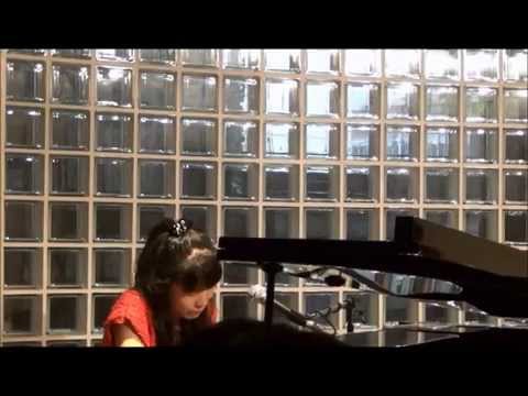 住居学科 Roses In The Rain (作曲：成田素世）
