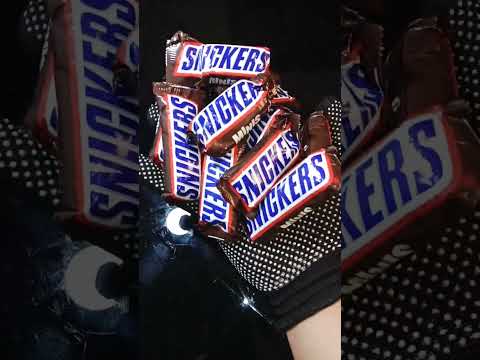 MINI SNICKERS CHOCOLATE #shorts #satisfying #viral #trending #asmr #sweet #chocolate #snickers