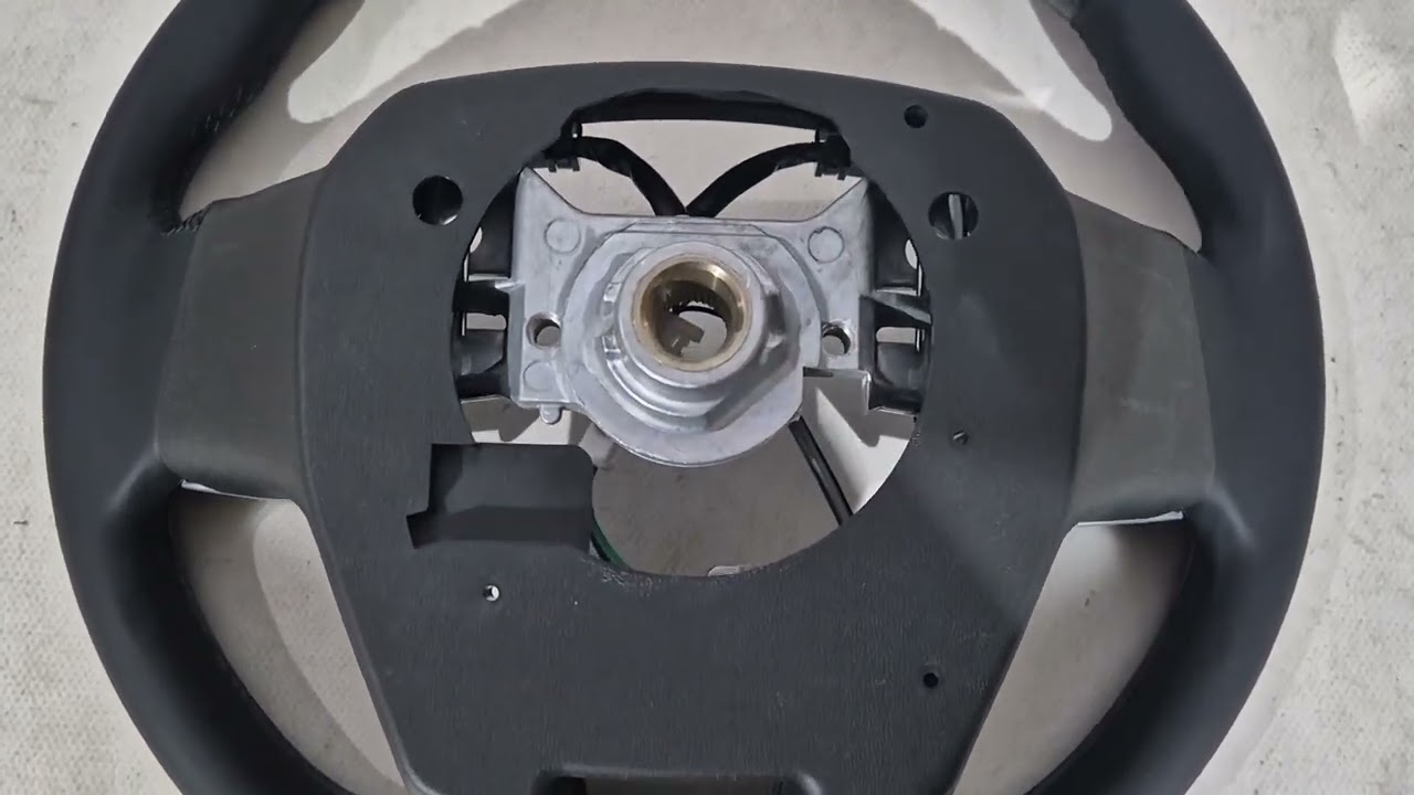 Toyota Land Cruiser 200 2007-2021 гг. Руль в сборе дизайн TLC300 (Натуральный карбон) Video 1