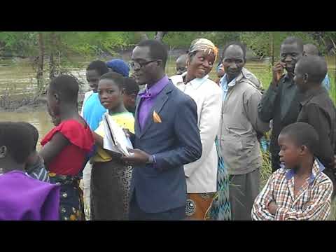 pastor samson Ngwira conducting Baptism ceremony at jangavya on Saturday 16th April 2022