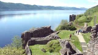 preview picture of video 'Ruínas do Castelo de Urquhart, à beira do Lago Ness, na Escócia'