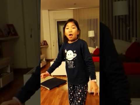 Xènia-Zi fent exercicis