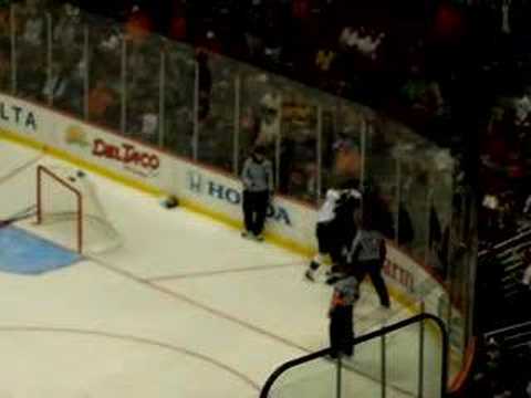 Wayne Simmonds vs Shane Hnidy