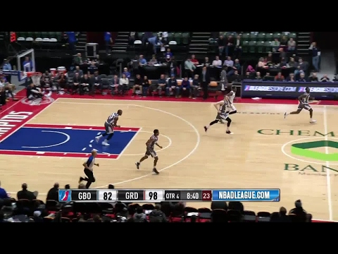 Ismael Romero with 4 Blocks against the Swarm