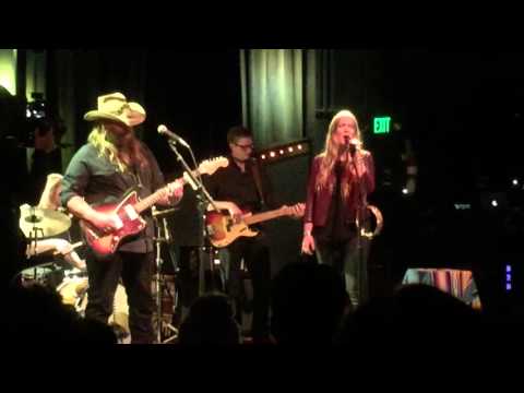 Chris and Morgane Stapleton, "You Are My Sunshine"