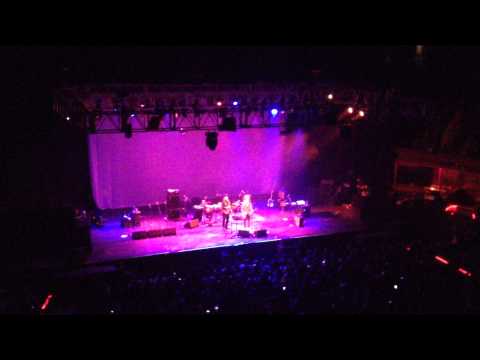 "Me gustan los estudiantes" (Violeta Parra) - Jorge Drexler ft Nano Stern