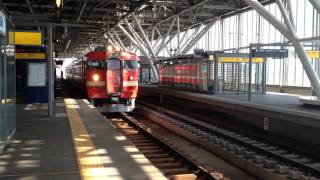 preview picture of video 'Series 711 Departure from Asahikawa Station.JR北海道　711系電車　旭川駅出発'