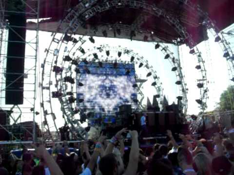 Afrojack @ EDC 2010 "Heads Will Roll"