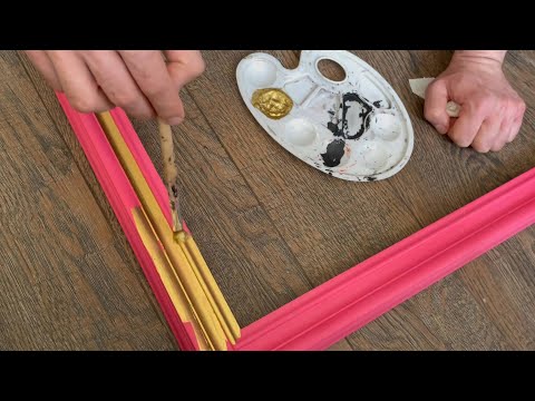 Окрашиваю раму для своей живописной работы золотой краской