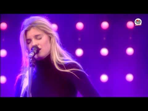 Rode Neuzen Dag: Emma Bale - All I Want (live bij Q)