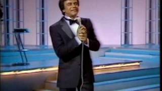 Johnny Mathis ~Live~Tribute to Nat King Cole~ Sweet Lorraine &amp; Nature Boy