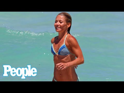Kelly Ripa Reveals Why She's "So Grateful" for the Topless Photo She Took on Her Honeymoon | PEOPLE