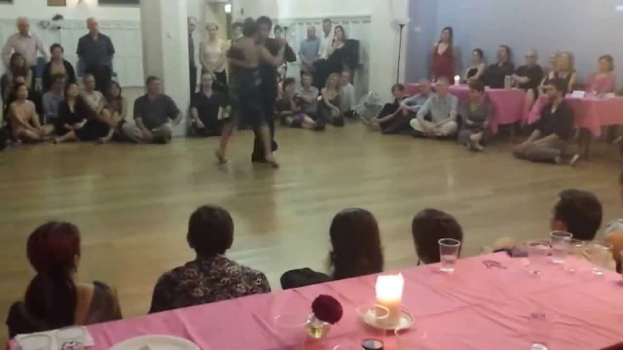 Video thumbnail for Noelia Hurtado & Carlitos Espinoza, 'Soy un arlequín' (Lomuto)