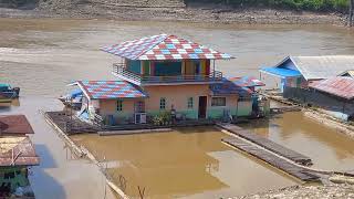 Download lagu RUMAH APUNG KALIMANTAN | DUNIA TERSEMBUNYI DI SUNGAI-SUNGAI KALIMANTAN mp3