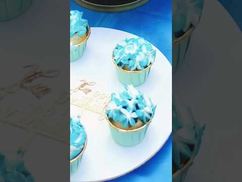 Cupcake frosting🩵  #baking #cupcake #frosting #sisterbaked #blue