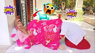 Download lagu Funny Drama,,!! Young mother gives birth to her first child with a very big belly mp3