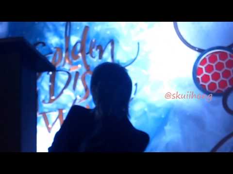 130116 GDA - Hongki's peace AGAIN OMG HE IS LOOKING AT MY CAMERA AGAIN??