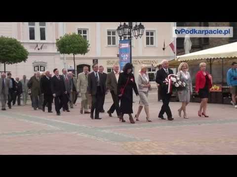 Złożyli kwiaty pod tablicą „Marszu Głodnych"  - tvPodkarpacie.pl