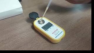 Digital Brix Meter | Brix Refractometer to measure Brix & RI value of liquid and semi-liquid samples