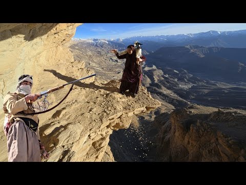 🐑🌄 Kulthum's risky mission to save the lost sheep: ⛰️🔫 Kulthum's fight with the quail hunter