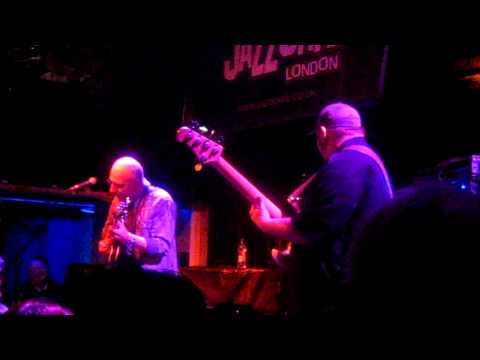 Larry Carlton - Room 335 - Jazz Cafe London, Nov 1st, 2010