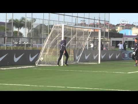 Zizao e Guerrero fazem timo treino de finalizaes