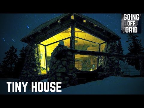 スノーボーダーの信じられないような小さな家 (A Snowboarder's Unbelievable Tiny House)