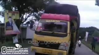 Download lagu Truk oleng maut.official cctv_godongoyi mp3